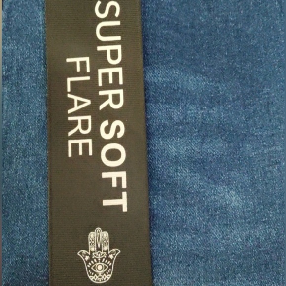 NWT BAMBOO Blue Flare Jeans with Intricate Embroidered Flowers Hearts - Picture 11 of 11